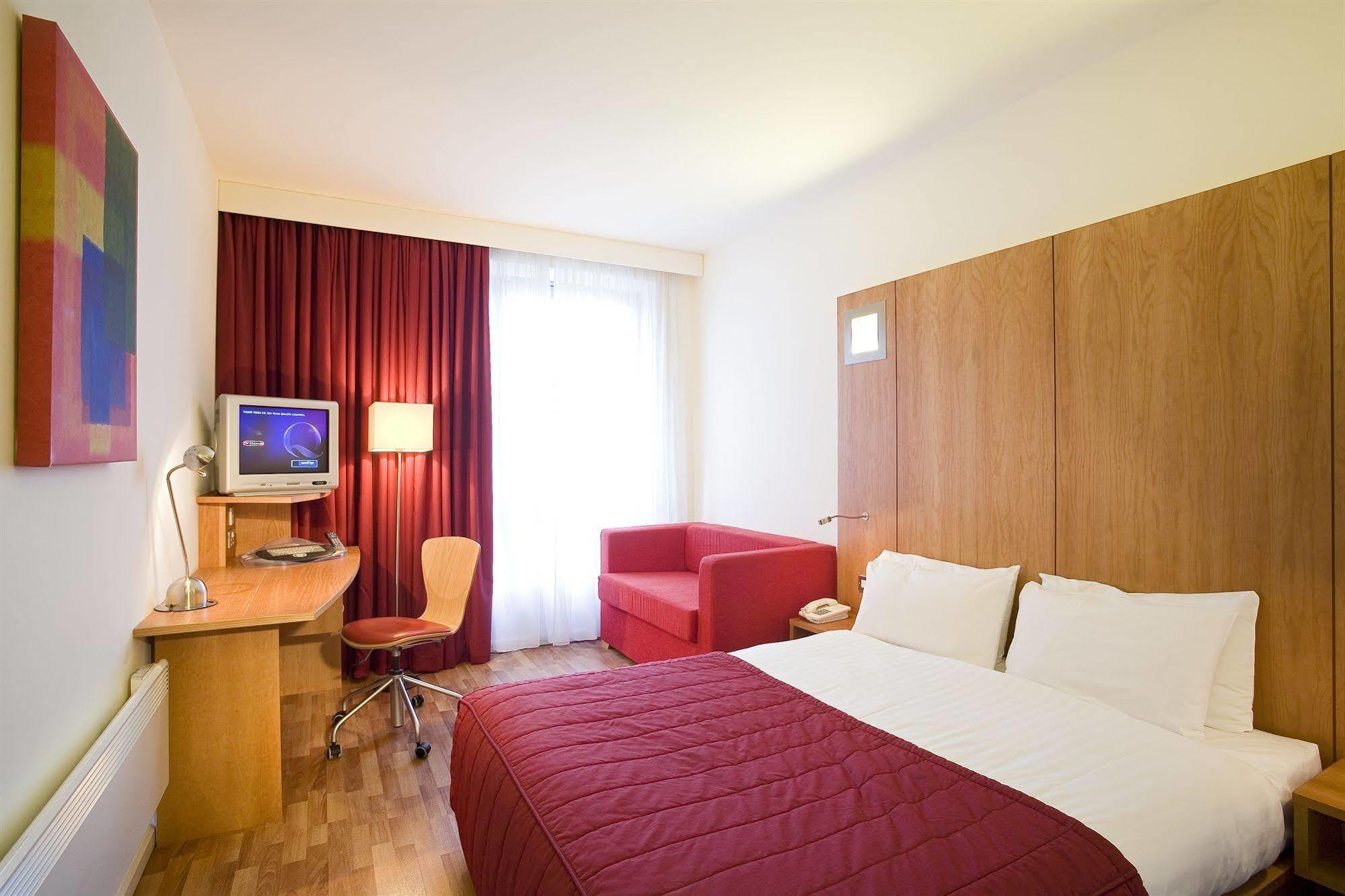 Hotel Ibis Swansea Exterior foto